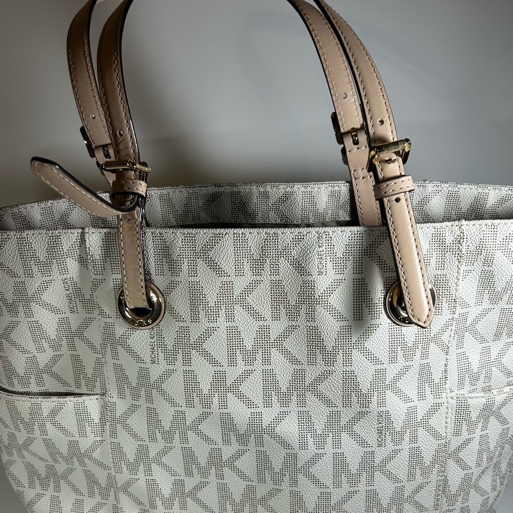 Michael Kors Jet Setter Handbag in crème and tan. - Picture 6 of 12